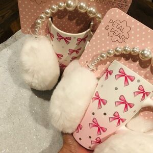 Travel mug with pearl ear muffs